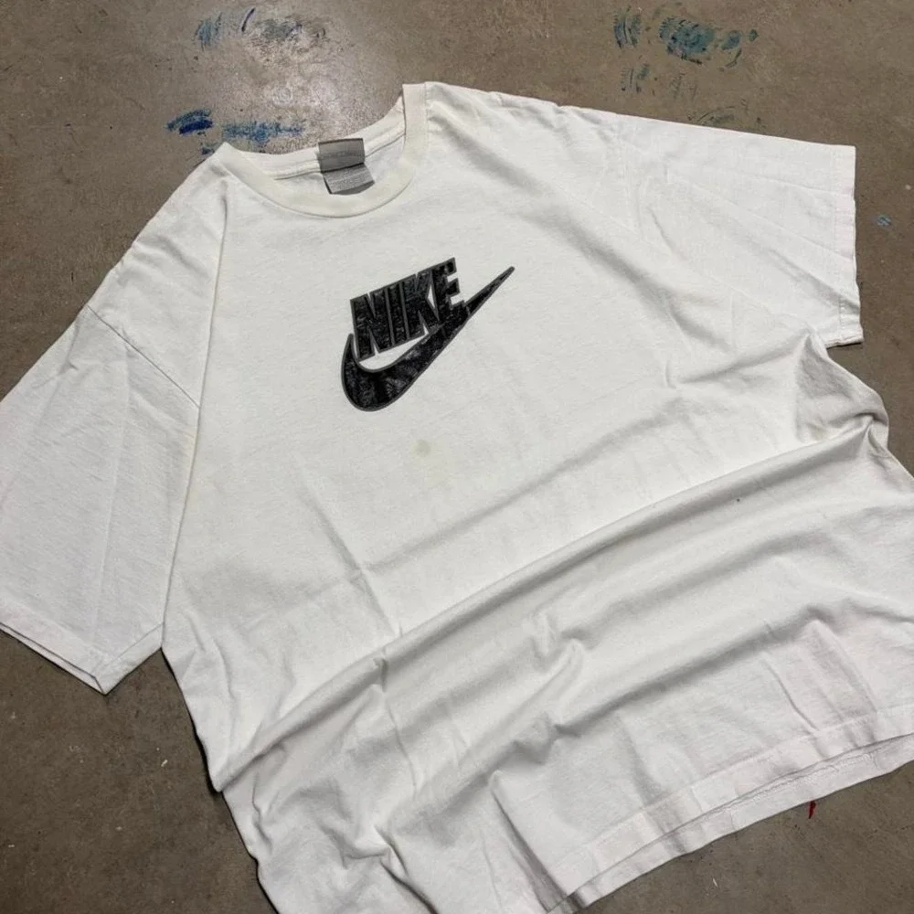 2000s nike center swoosh tee‎